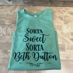 Unbranded “Yellowstone Beth Dutton” Green T-shirt Size S